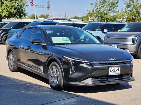 Certified 2025 Kia K4 FWD image 2
