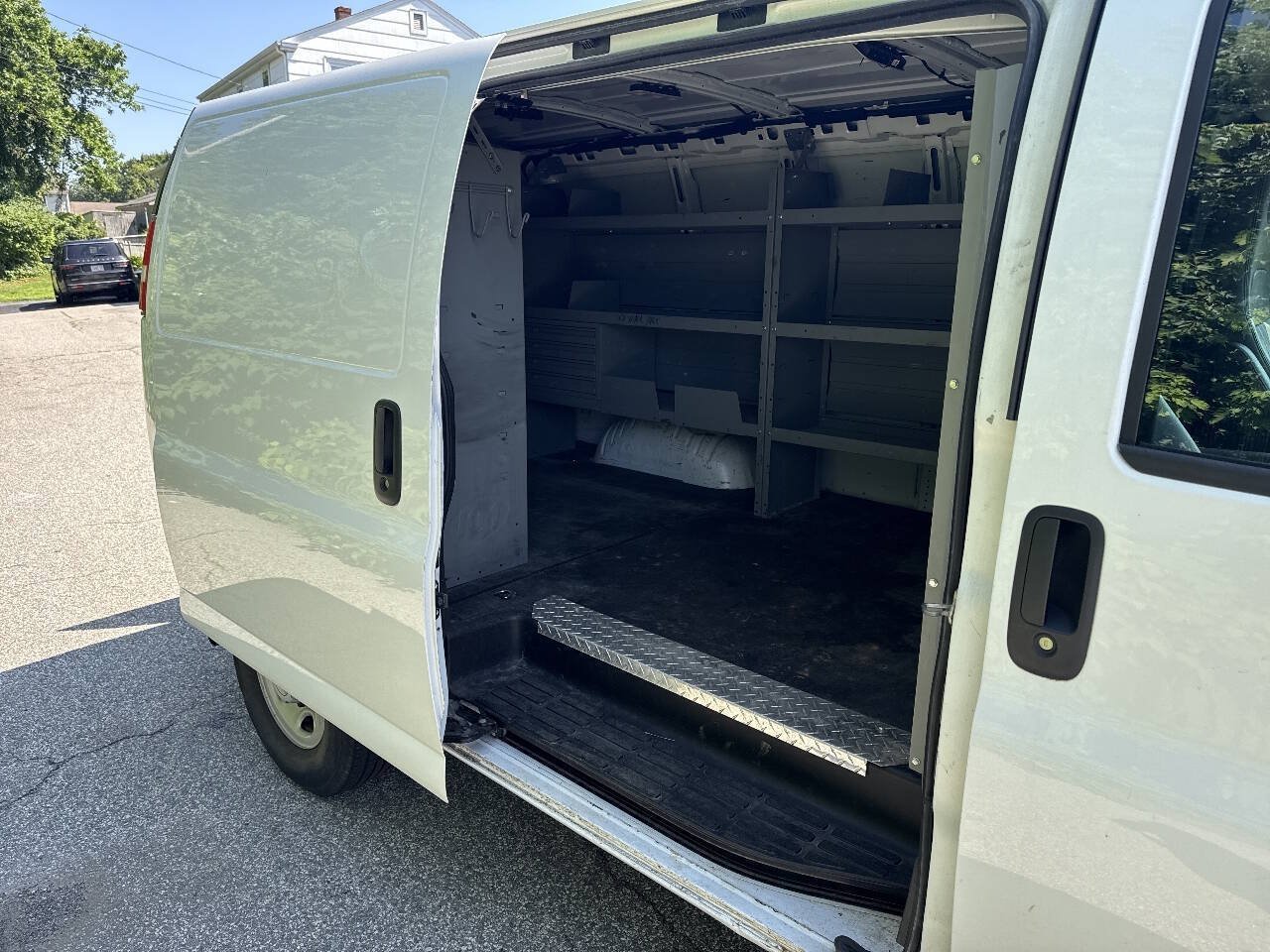 Used 2019 Chevrolet Express 3500 w/ Driver Convenience Package RWD image 15