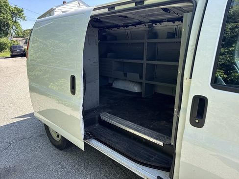 Used 2019 Chevrolet Express 3500 w/ Driver Convenience Package RWD image 15