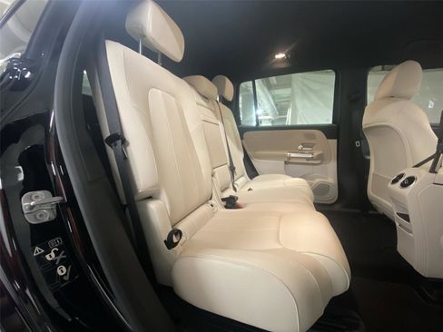 Used 2024 Mercedes-Benz EQB 300 4MATIC image 28