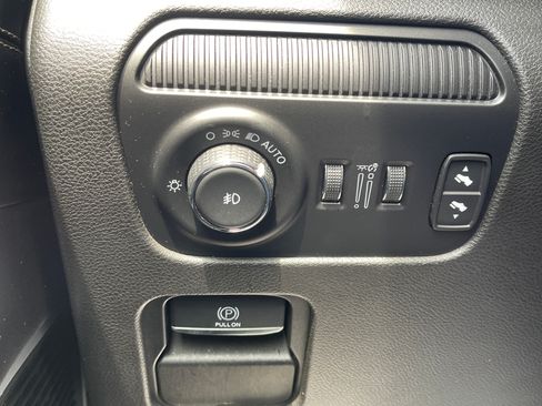 Used 2024 Jeep Wagoneer L Series II RWD image 21
