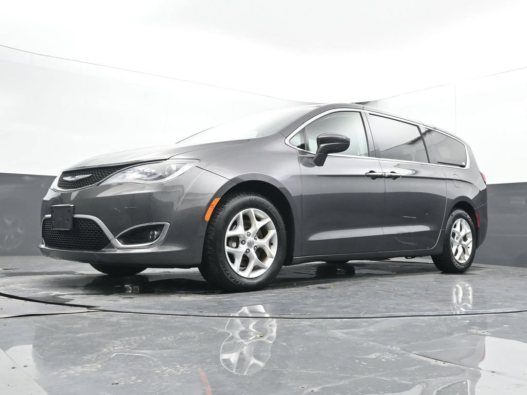 Used 2018 Chrysler Pacifica Touring Plus w/ Tire & Wheel Group FWD image 26