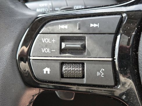 Certified 2025 Honda Pilot Touring image 12