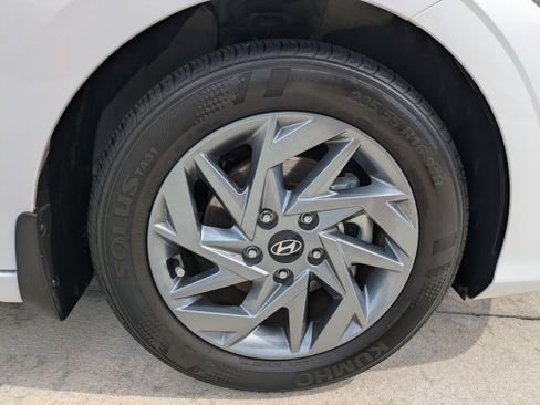 Certified 2024 Hyundai Elantra Blue FWD image 9