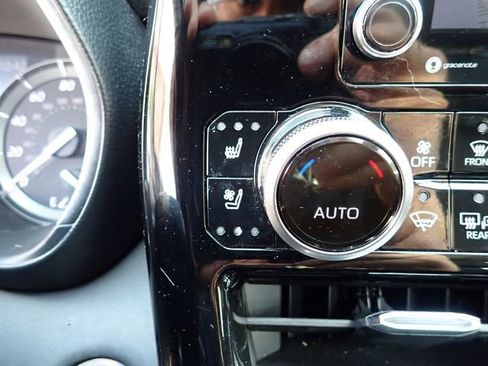 Used 2021 Toyota Highlander Limited AWD/4WD image 25