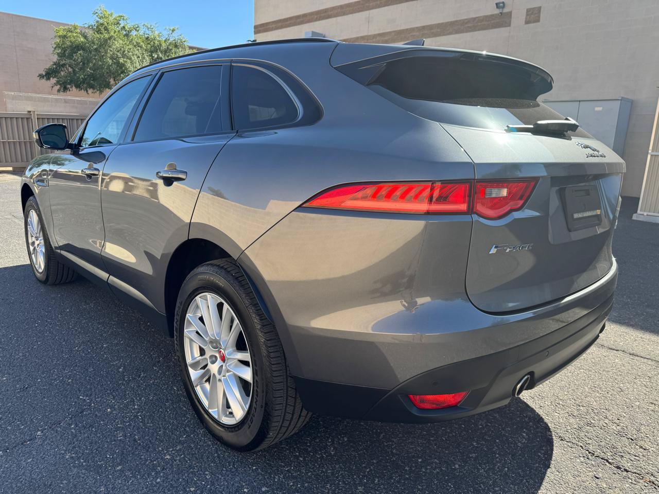 Used 2017 Jaguar F-PACE Prestige AWD/4WD image 6