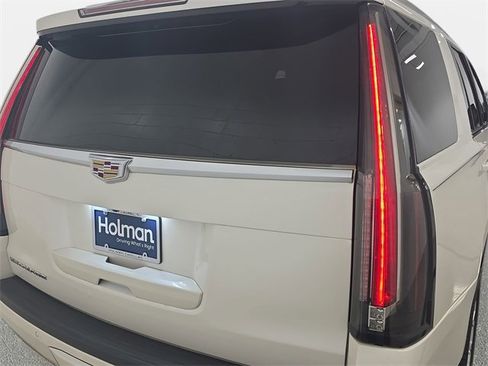 Used 2015 Cadillac Escalade Premium image 34