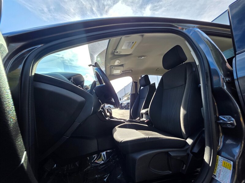 Used 2018 Ford Focus SE w/ Cold Weather Package FWD image 13
