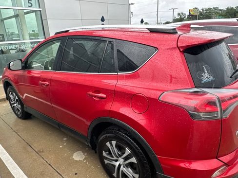 Used 2016 Toyota RAV4 LE FWD image 5
