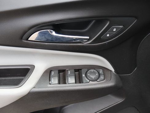 Used 2022 Chevrolet Equinox LS FWD image 9