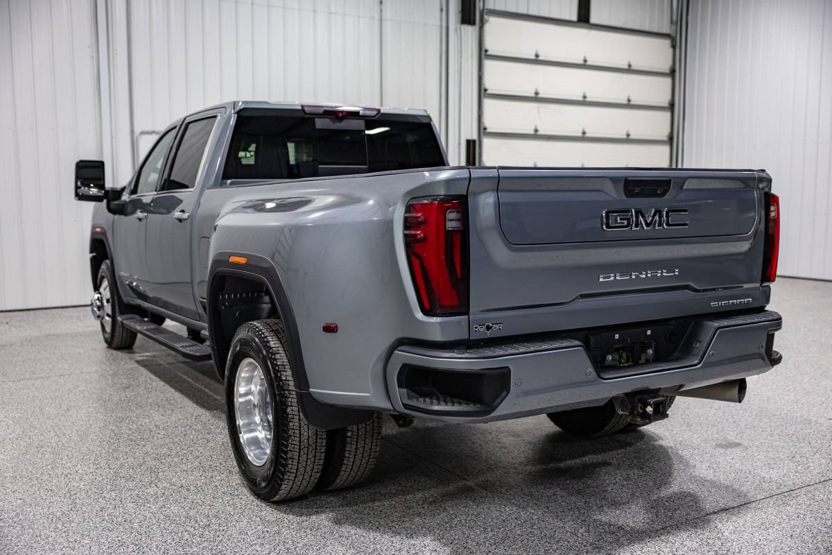Used 2024 GMC Sierra 3500 Denali Ultimate AWD/4WD image 3