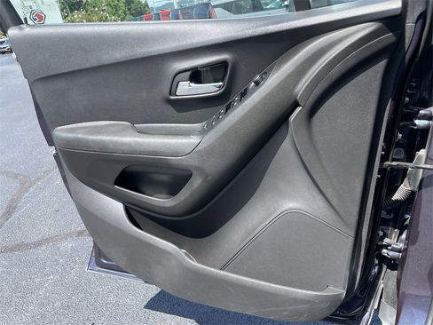 Used 2019 Chevrolet Trax LS w/ Tint and Cruise Package image 18