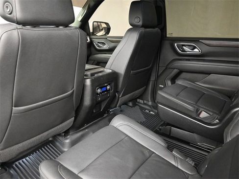 Used 2023 Chevrolet Suburban Z71 w/ Luxury Package image 22