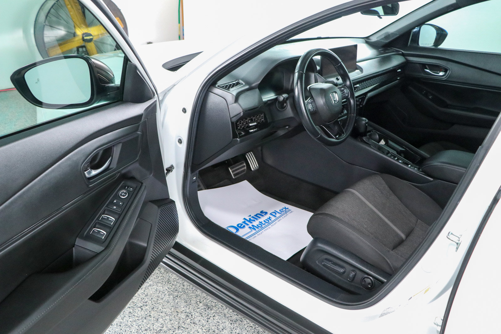 Used 2024 Honda Accord Sport image 3