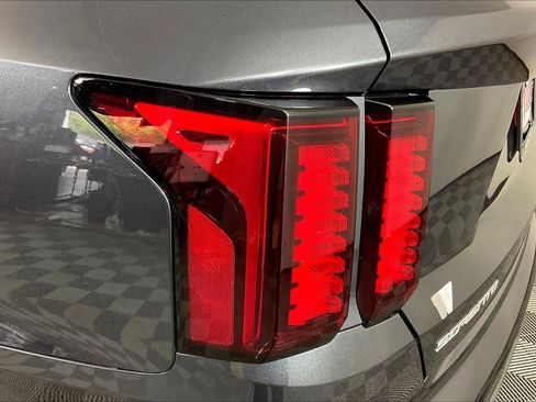 Used 2023 Kia Sorento S w/ Panoramic Sunroof Package image 24