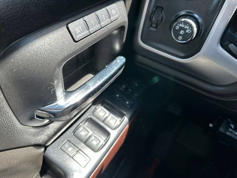 Used 2017 GMC Sierra 1500 SLT w/ SLT Premium Package AWD/4WD image 30