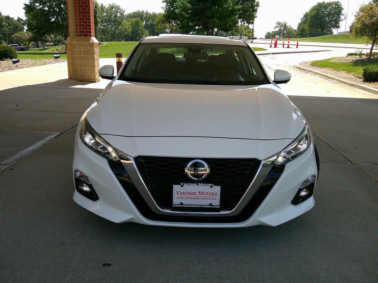 Used 2021 Nissan Altima 2.5 Platinum AWD/4WD image 3