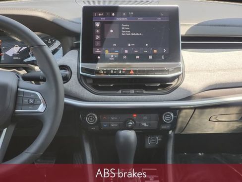 Used 2024 Jeep Compass Latitude AWD/4WD image 31