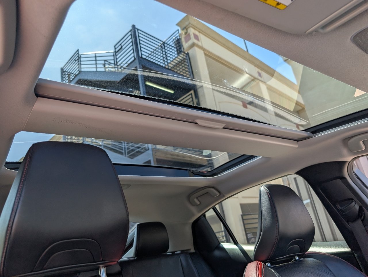 Used 2023 Toyota Prius Prime Premium FWD image 3