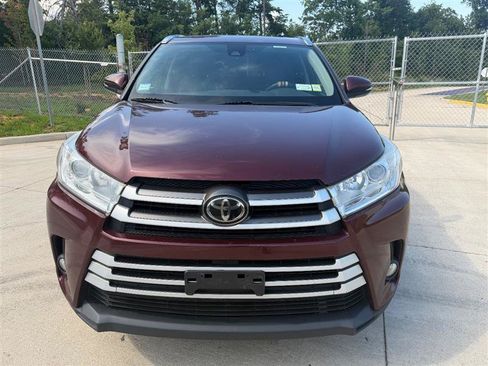 Used 2017 Toyota Highlander XLE w/ Protection Package #3 AWD/4WD image 2