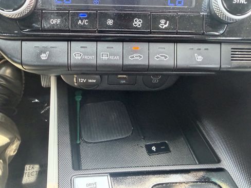 Used 2024 Hyundai Elantra Limited FWD image 37