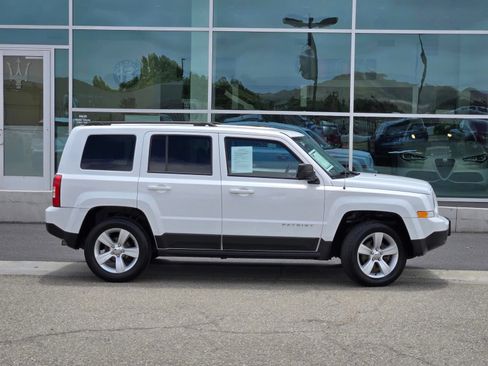 Used 2017 Jeep Patriot Latitude AWD/4WD image 3