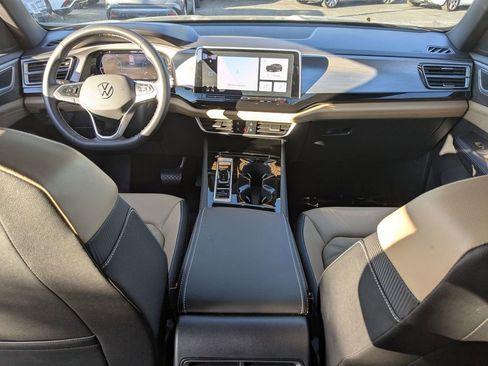 Used 2025 Volkswagen Atlas Cross Sport SE image 28
