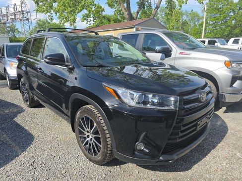 Used 2018 Toyota Highlander SE w/ Carpet Mat Package (TMS) AWD/4WD image 4