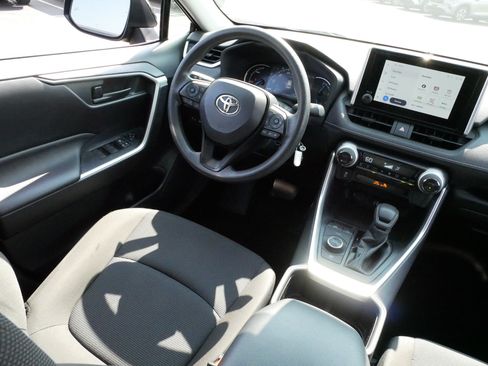 Certified 2025 Toyota RAV4 LE AWD/4WD image 9