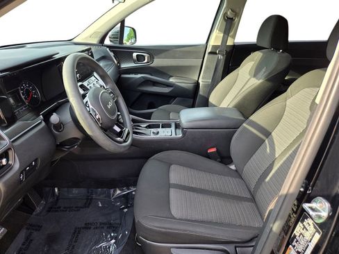 Used 2023 Kia Sorento LX FWD image 18