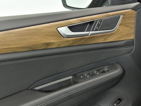 New 2026 Volkswagen Atlas Cross Sport SE image 8