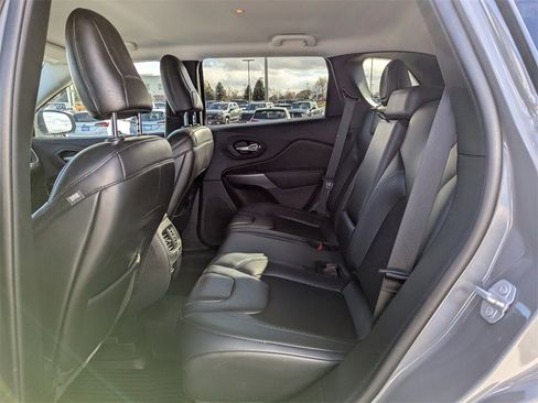 Used 2019 Jeep Cherokee Latitude Plus w/ Cold Weather Group image 28