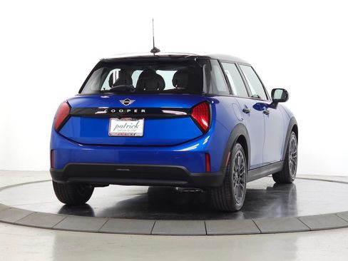 Used 2025 MINI Cooper 4-Door Hardtop FWD image 10