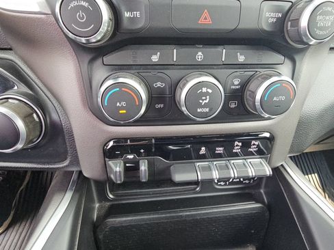 Used 2020 RAM 1500 4x4 Crew Cab image 17