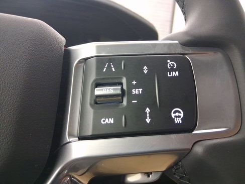 New 2026 Land Rover Discovery Limited Edition image 16