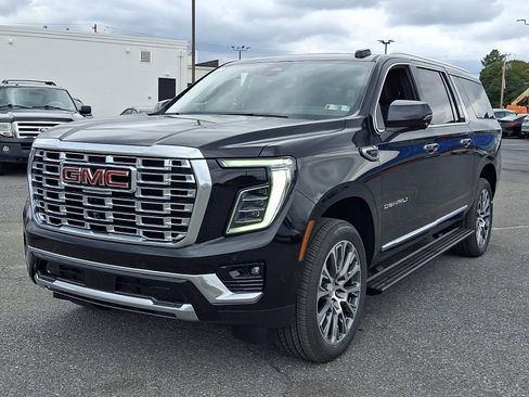 New 2026 GMC Yukon XL Denali w/ Denali Reserve Package AWD/4WD image 2