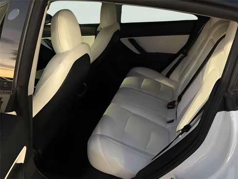 Used 2021 Tesla Model 3 Standard Range Plus RWD image 5
