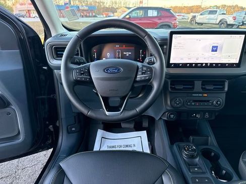 Used 2025 Ford Maverick Lobo image 13