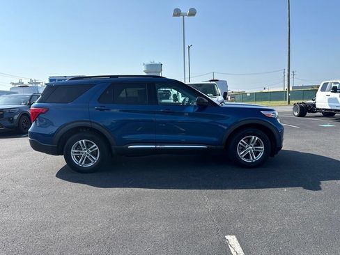 Used 2021 Ford Explorer XLT AWD/4WD image 4