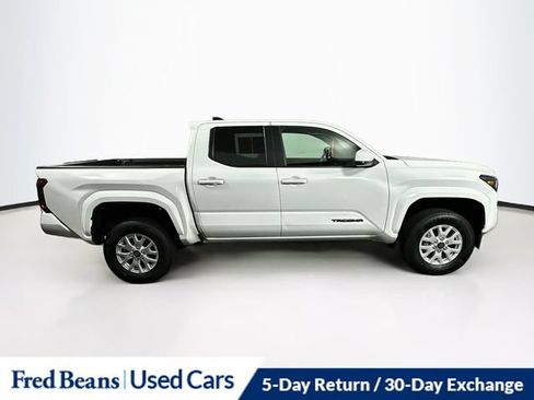Used 2025 Toyota Tacoma SR5 AWD/4WD image 10