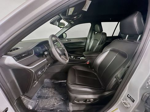 Certified 2024 Jeep Grand Cherokee Limited w/ Black Appearance Package AWD/4WD image 33