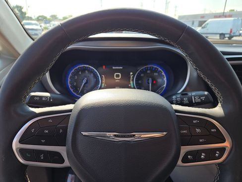 Used 2023 Chrysler Pacifica Touring-L FWD image 31