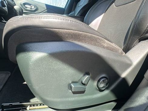Used 2019 Jeep Cherokee Limited AWD/4WD image 24