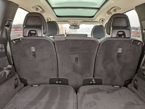 Certified 2024 Volvo XC90 T8 Plus w/ Protection Package Premier image 27