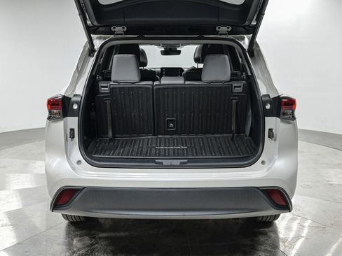 Used 2020 Toyota Highlander XLE image 6