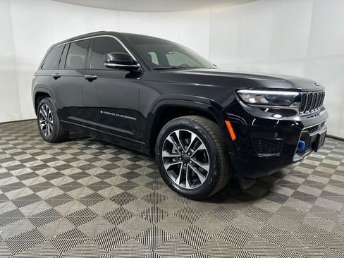 Used 2023 Jeep Grand Cherokee Overland image 2