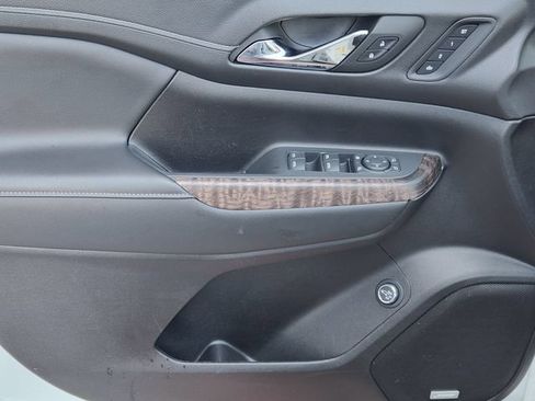 Certified 2023 GMC Acadia Denali w/ Denali Ultimate Package FWD image 17