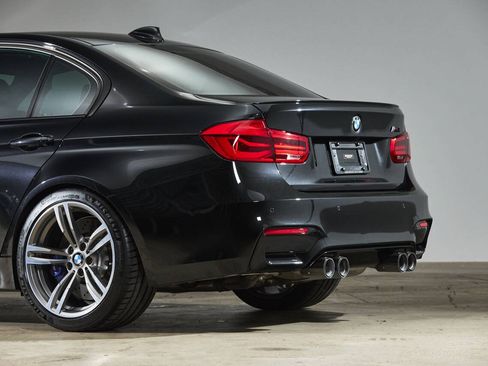 Used 2018 BMW M3 RWD image 23