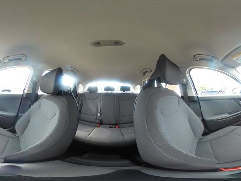 Used 2025 Kia K4 FWD image 40