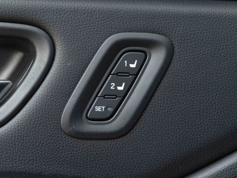 Used 2025 Honda Pilot EX-L image 37
